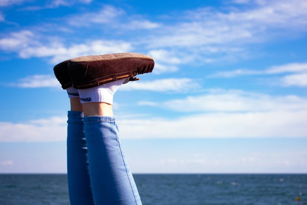 Quelle est la meilleure façon de porter des mocassins à glands avec une jupe patineuse?