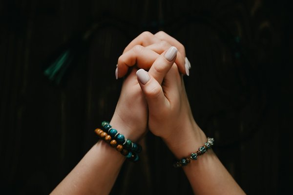 Bracelets tibétains : artisanat et énergie spirituelle à portée de main